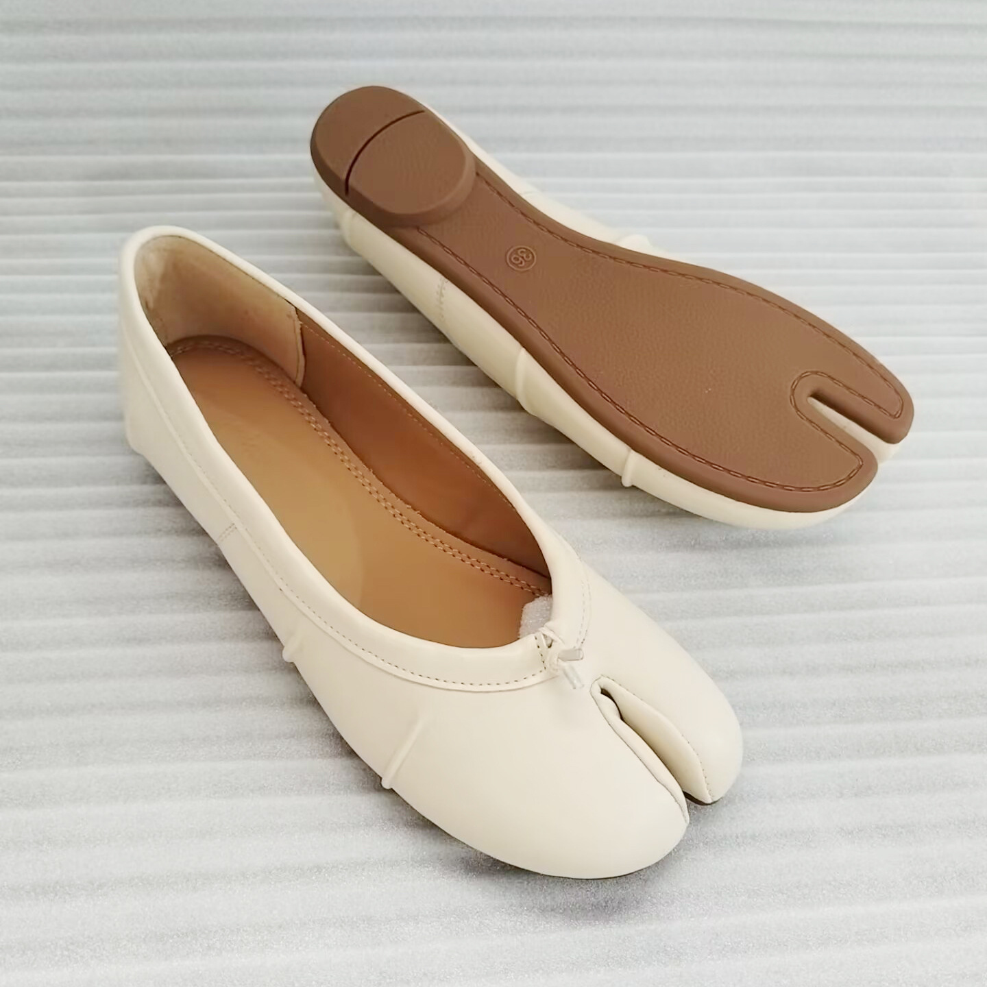 새로운 스플릿 토 플랫 슈즈 여성 레트로 발레 플랫 캐 - Women'S Fashion Shoes 리뷰 및 가격